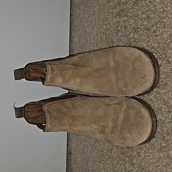 Tom's Chelsea Boots - Picture 2 of 12